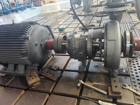 Conjunto de bomba y motor en el banco de pruebas de YSM